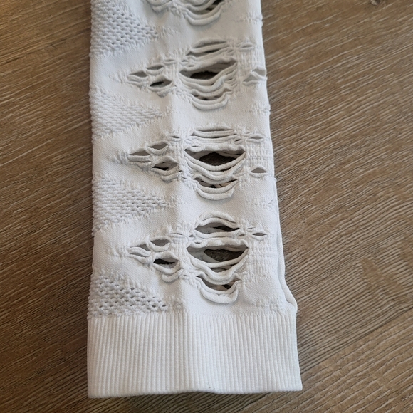 Urban Outfitters Out from Under White Cropped Distressed Shirt M/L - Picture 3 of 7